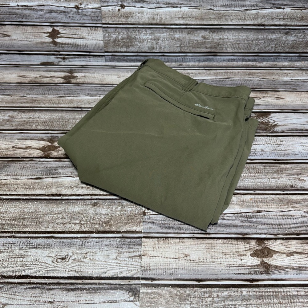 Eddie Bauer Shorts Mens 40 Green Flat Front Outdoor Trail Activewear